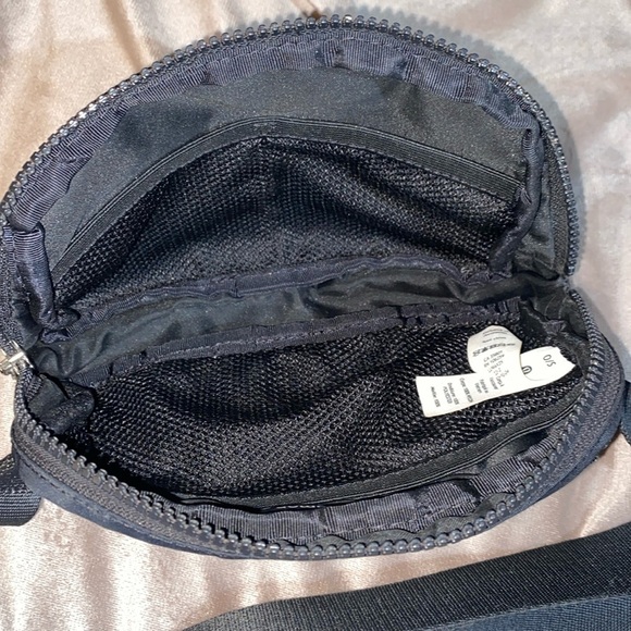 Lululemon Everywhere Black Belt Bag L1 - Picture 8 of 12